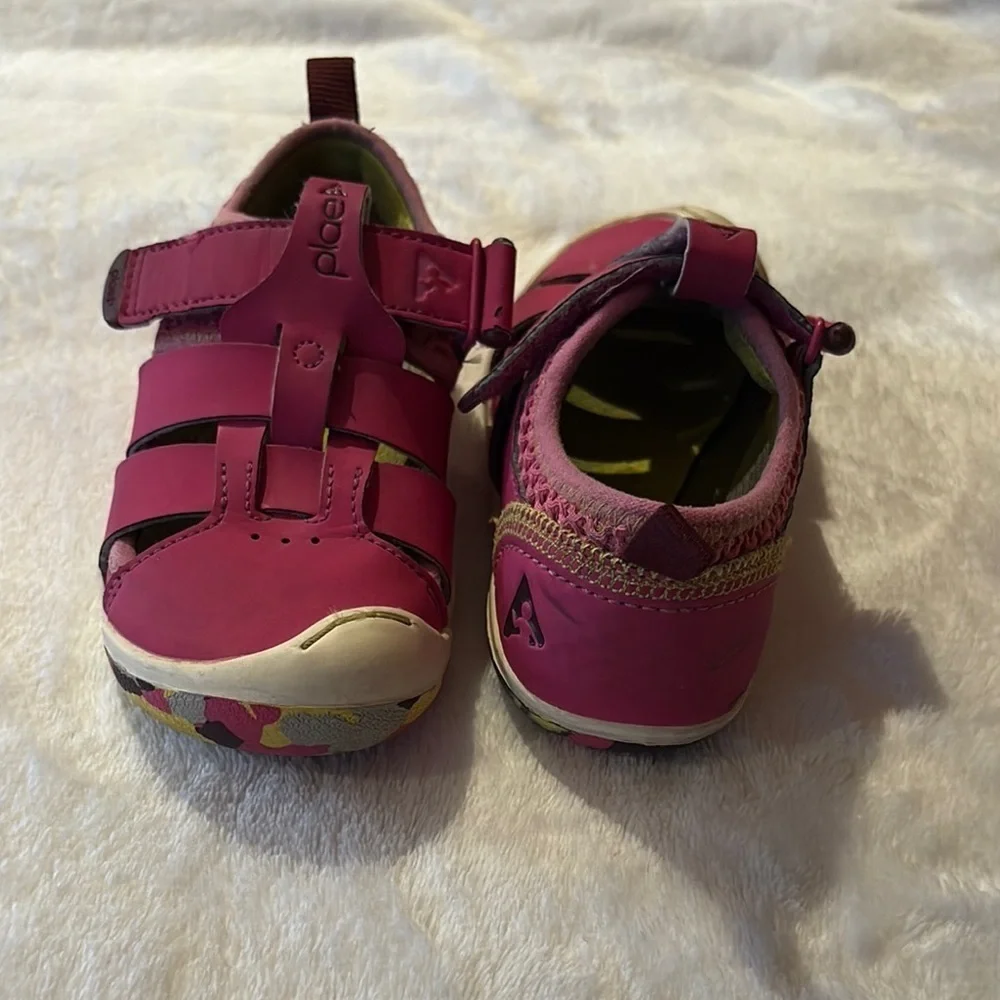 Gently Loved PLAE Sam 2.0 Kids Fuchsia Sandals